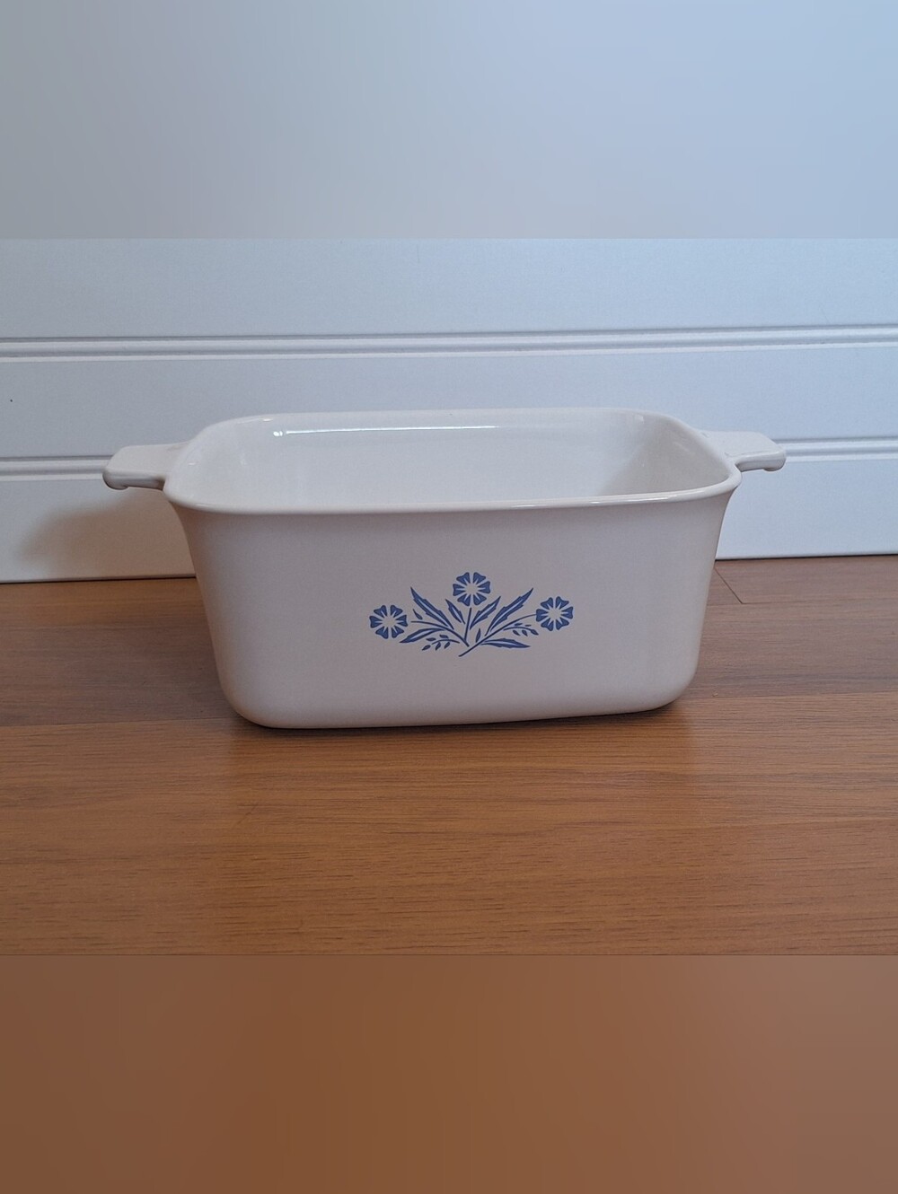 Very Clean Vintage Corningware Blue Cornflower Casserole. P-4-B, No Lid